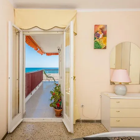 Homeholidaysrentals - Maresme Ii Apartamento Canet De Mar